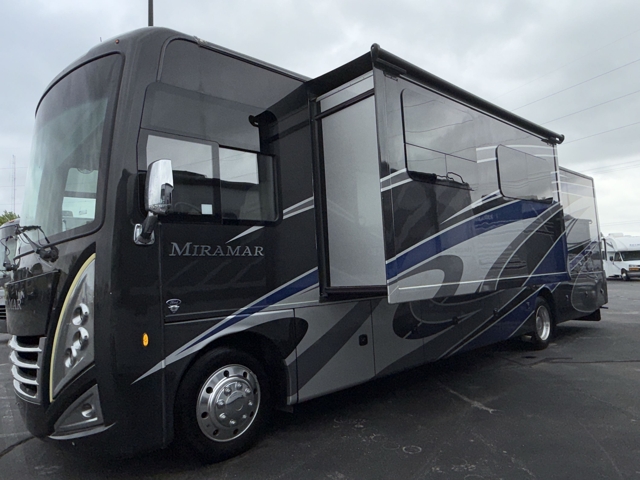 2022 Thor Miramar 35.2 — photo 7 of 8