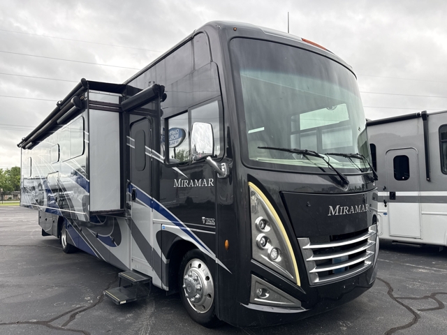 2022 Thor Miramar 35.2 — photo 1 of 8