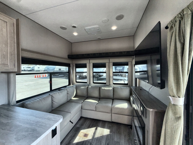 2025 Coachmen Catalina Destination 39MKTS — photo 3 of 8