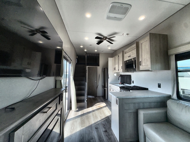 2025 Coachmen Catalina Destination 39MKTS — photo 4 of 8
