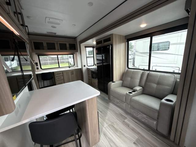 2026 Keystone Coleman Legacy 2800SUNDECK — photo 3 of 8