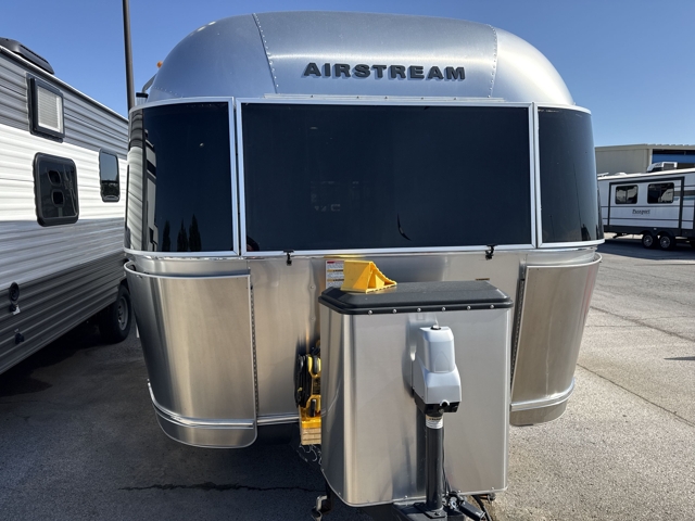 2016 Airstream International Serenity 25FB — photo 4 of 8