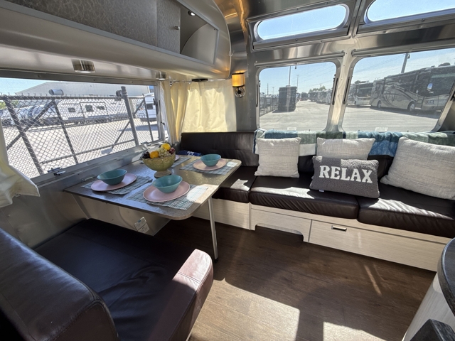 2016 Airstream International Serenity 25FB — photo 2 of 8