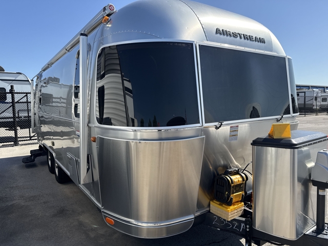 2016 Airstream International Serenity 25FB — photo 1 of 8