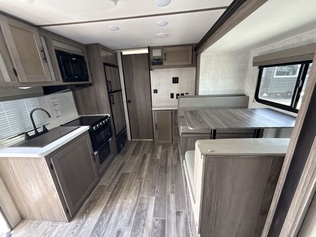 2023 Gulf Stream Northern Express 21MBD — photo 2 of 8