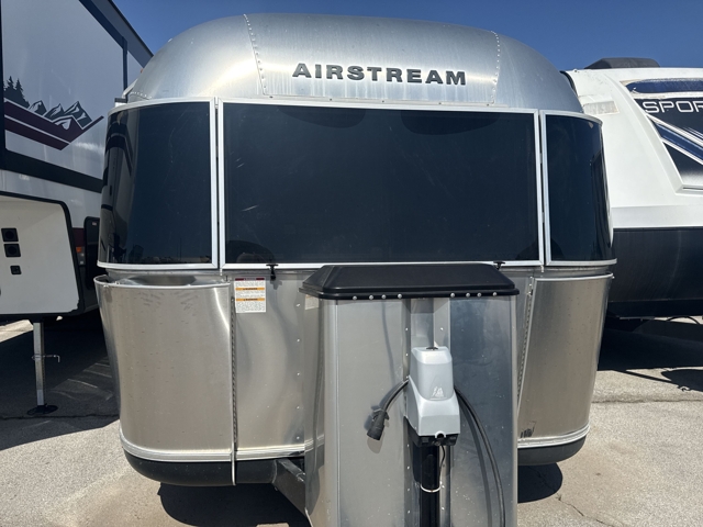 2017 Airstream Classic 30 — photo 5 of 8