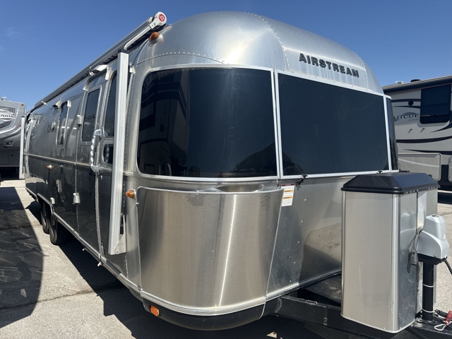2017 Airstream Classic 30 — photo 1 of 8