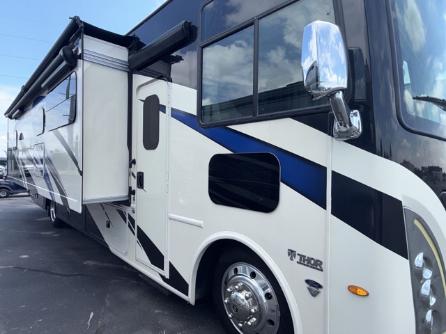 2023 Thor Windsport 34R — photo 6 of 8