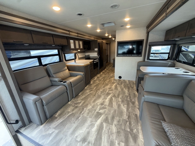 2023 Thor Windsport 34R — photo 4 of 8