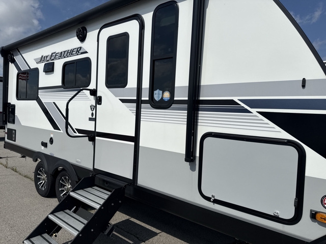 2024 Jayco Jay Feather 19MRK — photo 6 of 8