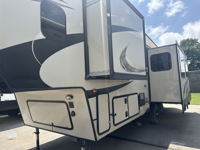 2018 Prime Time Crusader 297RSK — photo 5 of 8