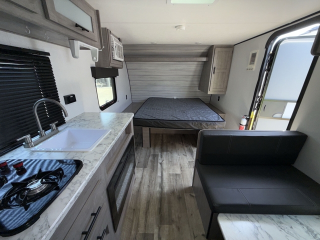 2024 Coleman Coleman Lantern LT 17R — photo 4 of 8