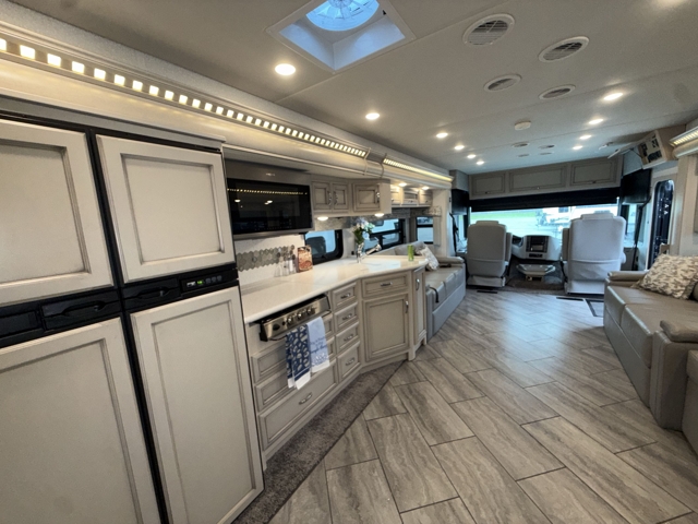 2022 Newmar Bay Star 3416 — photo 2 of 8