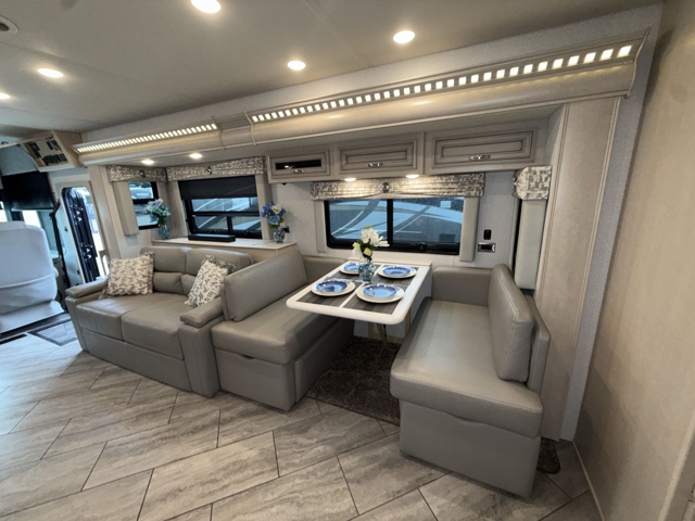 2022 Newmar Bay Star 3416 — photo 3 of 8