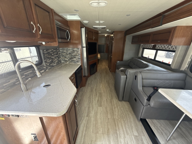 2018 Fleetwood Storm 32A — photo 3 of 8