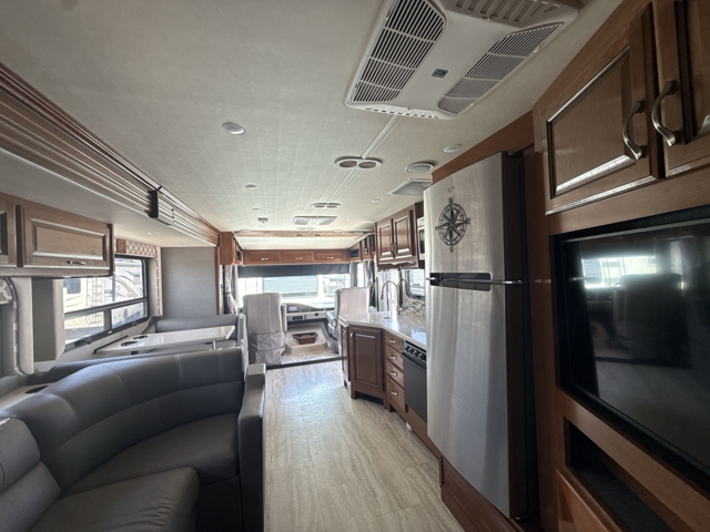 2018 Fleetwood Storm 32A — photo 4 of 8
