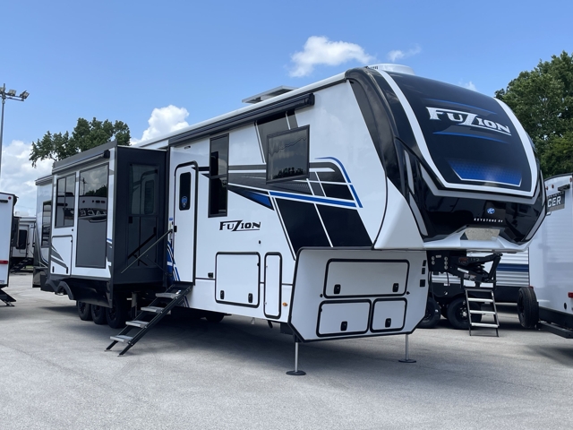 2025 Keystone Fuzion 440 — photo 1 of 8