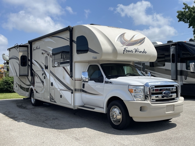 2017 Thor Four Winds 35SD — photo 1 of 8