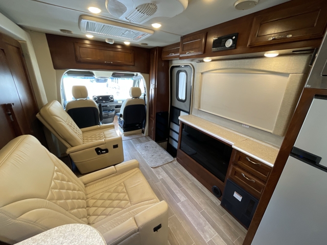 2020 Regency Ultra Brougham 25TB — photo 3 of 8