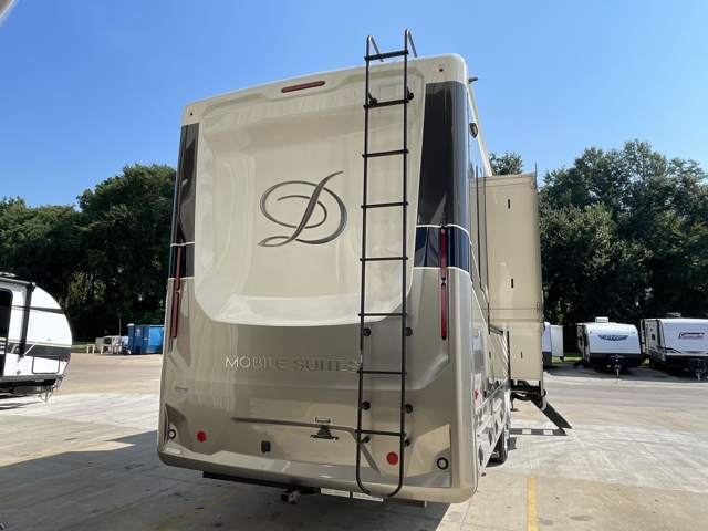 2021 DRV Luxury Suites Mobile Suites 41FKMB — photo 7 of 8