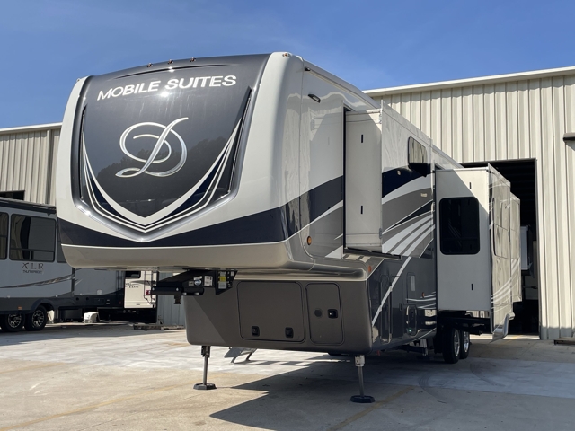 2021 DRV Luxury Suites Mobile Suites 41FKMB — photo 4 of 8