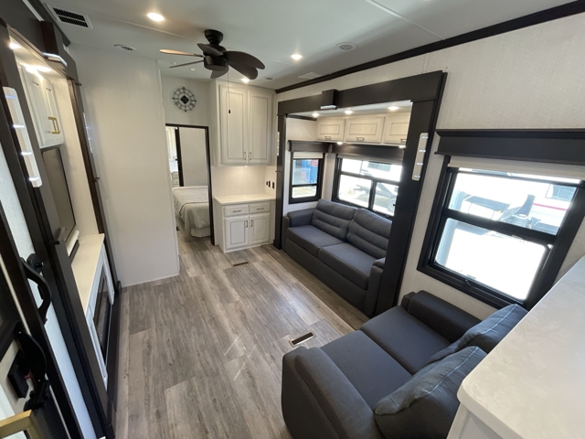 2021 DRV Luxury Suites Mobile Suites 41FKMB — photo 2 of 8