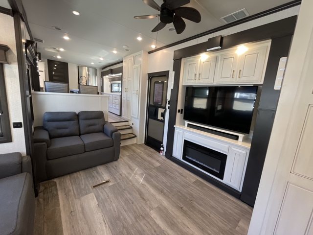 2021 DRV Luxury Suites Mobile Suites 41FKMB — photo 3 of 8