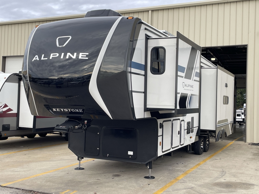 2026 Keystone Avalanche 321RL — photo 5 of 8