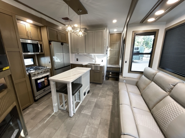 2026 Keystone Fuzion 373 — photo 4 of 8