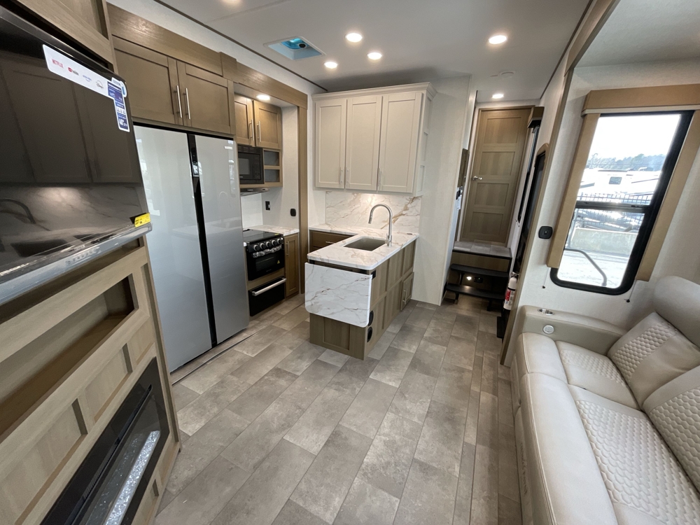 2026 Keystone Impact 367 — photo 4 of 8