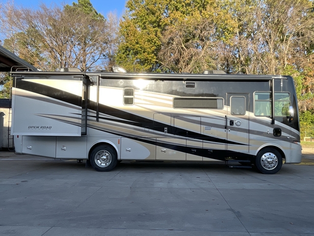 2019 Tiffin Allegro 32SA22K — photo 5 of 8