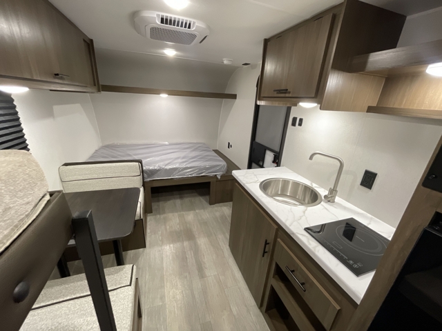 2027 Prime Time Avenger 16BHX — photo 3 of 8
