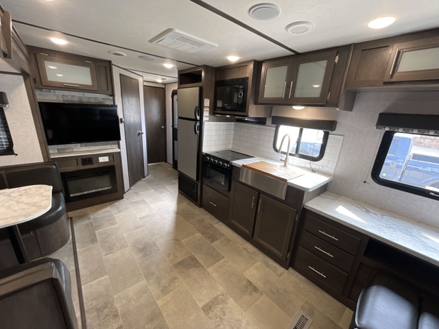 2021 Coleman Coleman Light 2515RL — photo 4 of 8