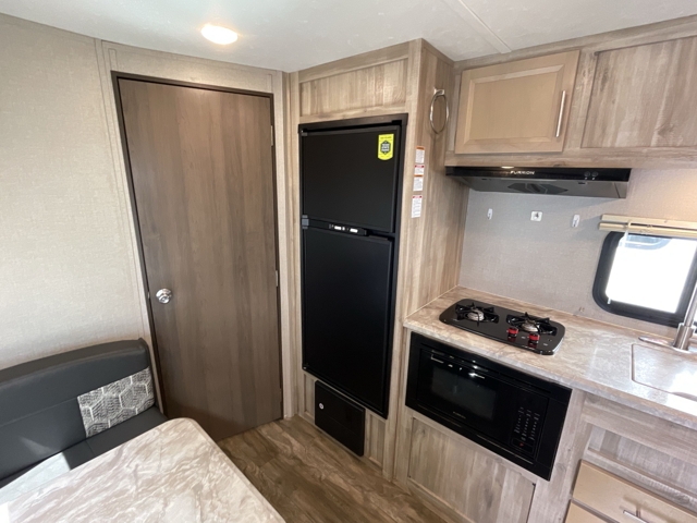 2020 Coachmen Catalina Summit 174RB — photo 8 of 8