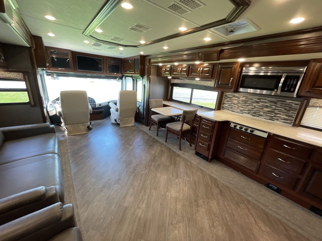 2018 Fleetwood Pace Arrow Lxe 38F — photo 4 of 8