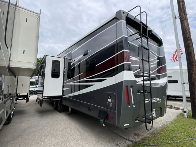 2022 Forest River Cardinal Luxury 390FBX — photo 8 of 8