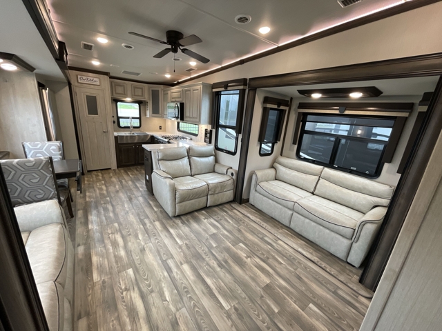 2022 Forest River Cardinal Luxury 390FBX — photo 3 of 8