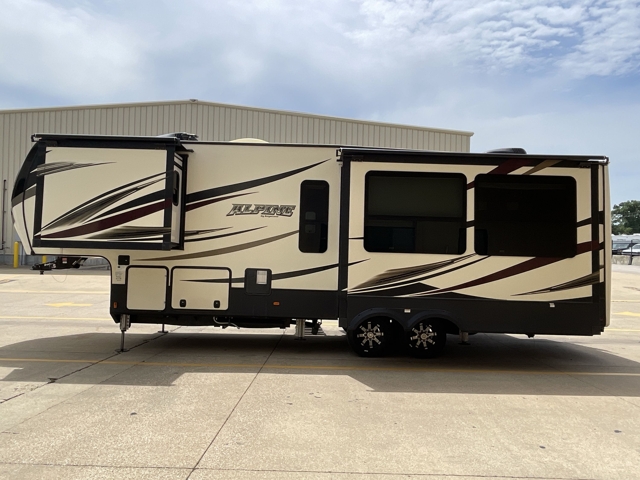 2017 Keystone Alpine 3300GR — photo 7 of 8