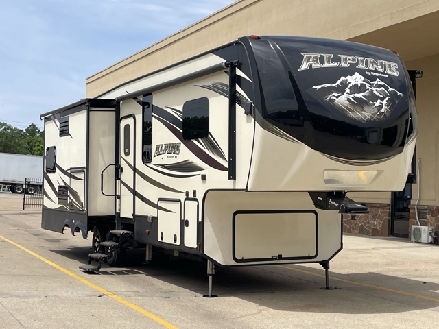 2017 Keystone Alpine 3300GR — photo 1 of 8