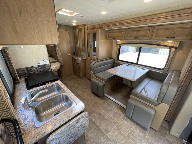 2018 Thor Chateau 24WS — photo 3 of 8