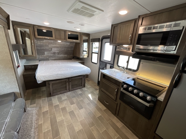 2020 Coleman Coleman Light 1805RB — photo 4 of 8