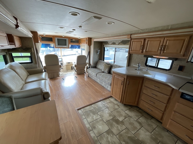 2007 Winnebago Journey 39K — photo 3 of 8