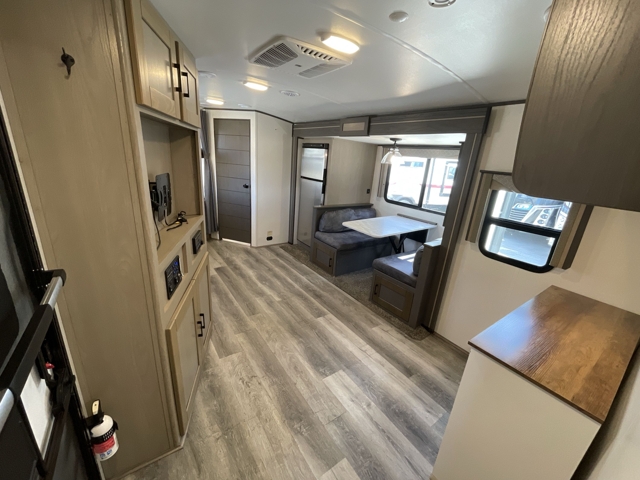 2021 Cruiser RV Twilight Signature 2600 — photo 2 of 8