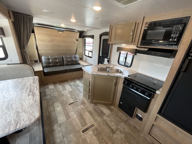2020 Winnebago Minnie 2201MB — photo 4 of 8