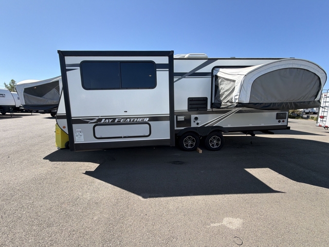 2020 Jayco Jay Feather X23E — photo 4 of 8