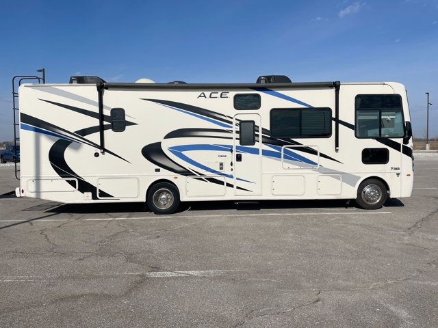 2023 Thor Ace 32B — photo 6 of 8