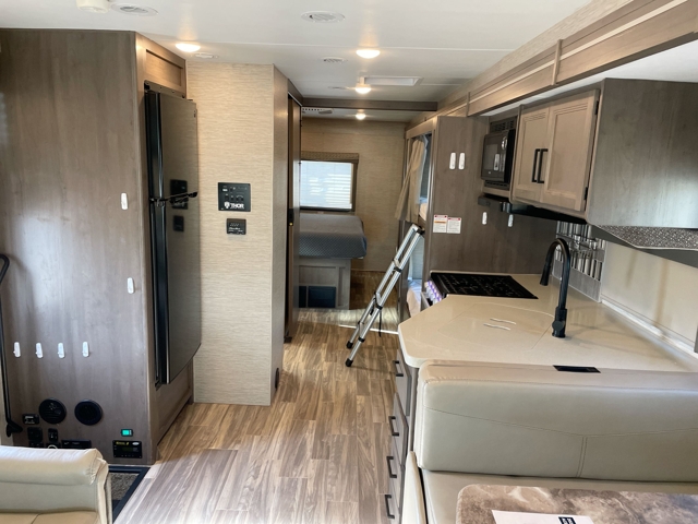 2023 Thor Ace 32B — photo 3 of 8