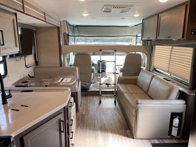 2023 Thor Ace 32B — photo 4 of 8