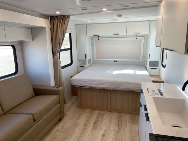 2026 Winnebago Thrive 18FBS — photo 3 of 8