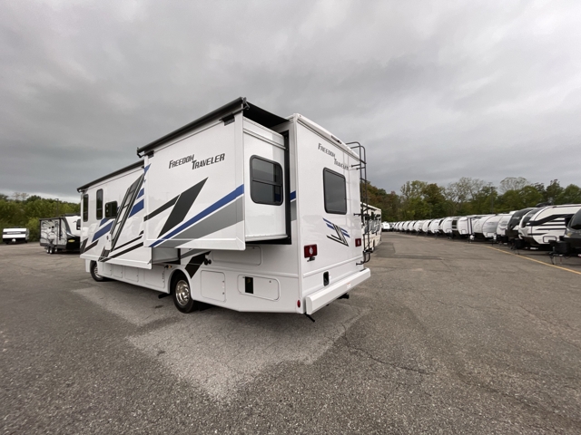 2026 Thor Freedom Traveler B30 — photo 6 of 8